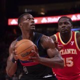 Clint Capela (15) et les Hawks ont subi la loi des Pistons mercredi KEYSTONE/AP/Kathryn Skeean